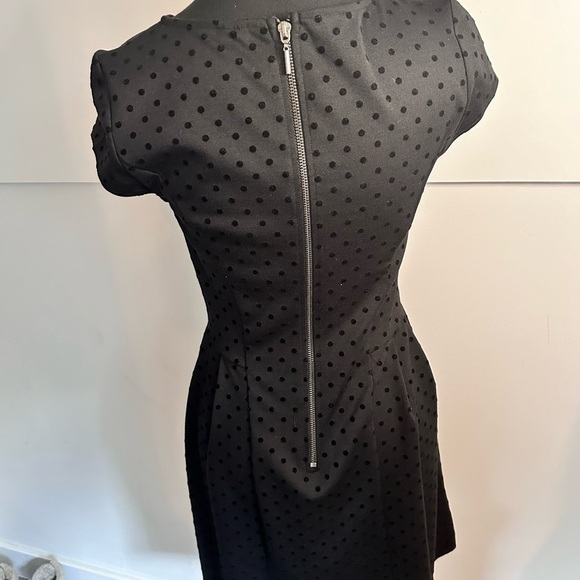 Kensie Black A-line Mini Dress with Cap Sleeves and Crew Neck - Picture 6 of 7